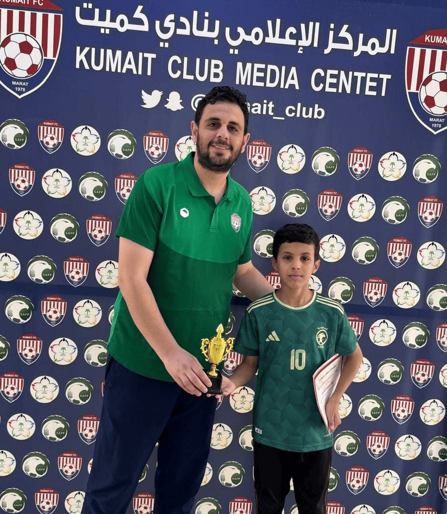 الإدارة التنفيذية لكرة القدم تُكرم اللاعب المثالي 